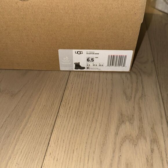 UGG Women's Ashton Addie Cold Weather Booties - Picture 12 of 13